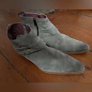  Gray Suede Chelsea Boots - Size 44 (US 10.5) Topman faux suede chelsea boots with contrast gusset in grey  main image 2